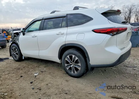 2021 Toyota Highlander Xle z USA, uszkodzony, nr VIN 5TDHZRBH7MS075443